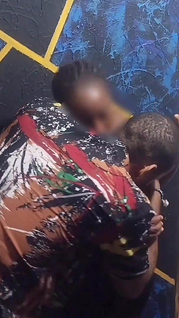 Ebony teens tv: Verslaafd geraakt aan een sterke mannelijke stripper