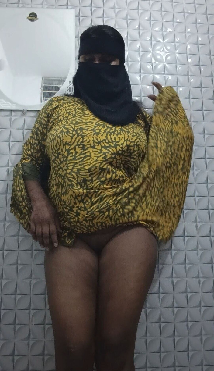 Skakoi: Hintli kız rahatlatıcı banyo zamanı