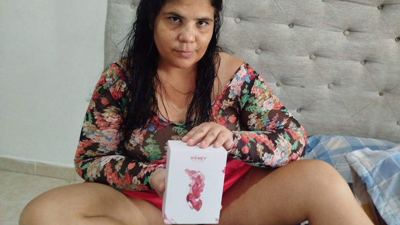 Adribella69: Abang tiriku nyuruh aku muasin memeknya pakai mainan seks sampai...