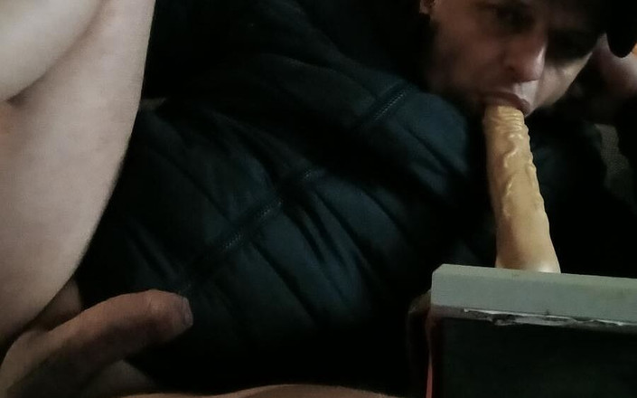 Give me hard: 私の精液に飢えたファックホールをファック