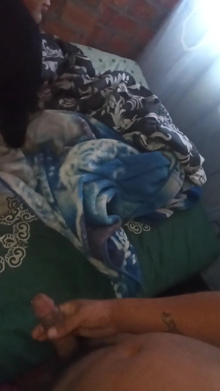 E-Alfa: 페이스 북에 큰 엉덩이의 바이러스 성 비디오