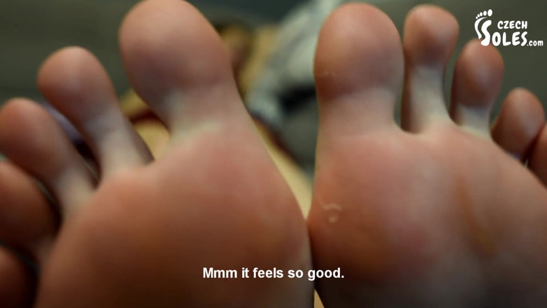Czech Soles - foot fetish content: Confessione fetish con i tacchi alti al mio nuovo vicino