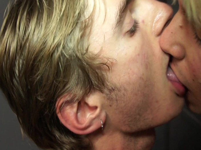 SEXUAL SIN GAY: Cowok pengisap adegan-1 pesta seks kembaran berbagi mani muncrat di...