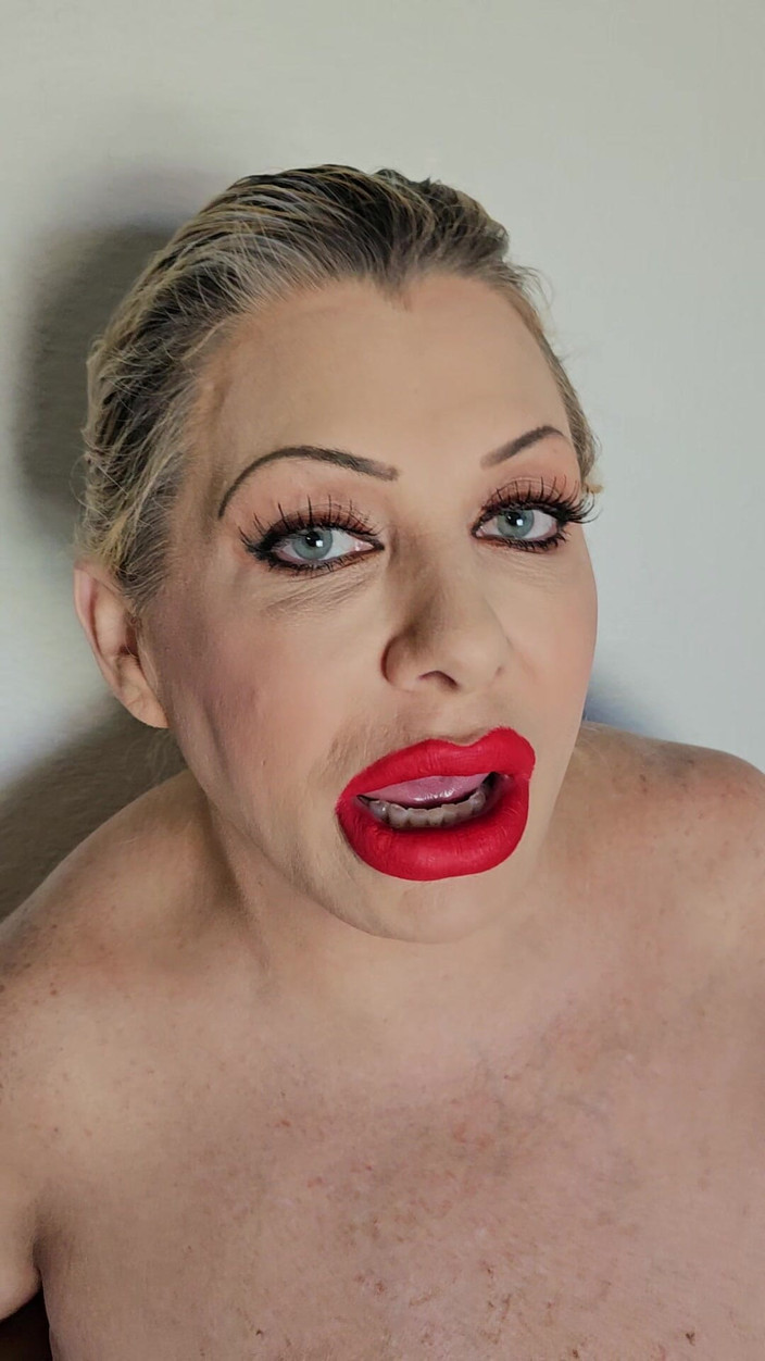 Claudia Marie: Claudia Marie New Saggier Fałszywe cycki aktualizacja