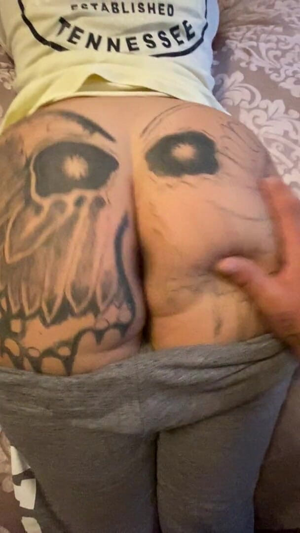MzKiTTy91: Pawg milf potrząsa tyłkiem