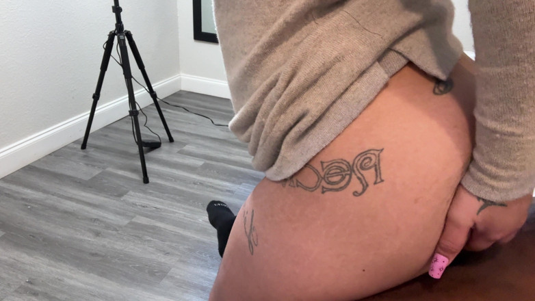 BUSSITDOWNXXX: Mila James chupando y follando con ganas