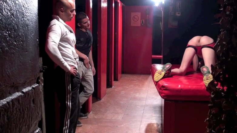 TWINKS TWINKS TWINKS: French twink used by 2 badboys in backroom