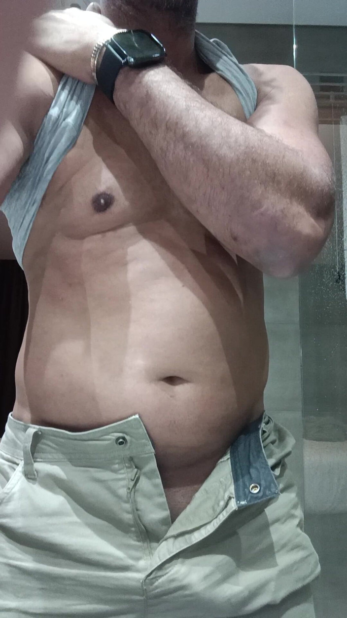 Boy top Amador: Arriving Home Very Horny