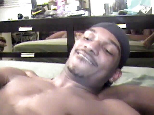 Gays Case: Mladá černá láska bere tvrdého tlustého ptáka hluboko do krku a...