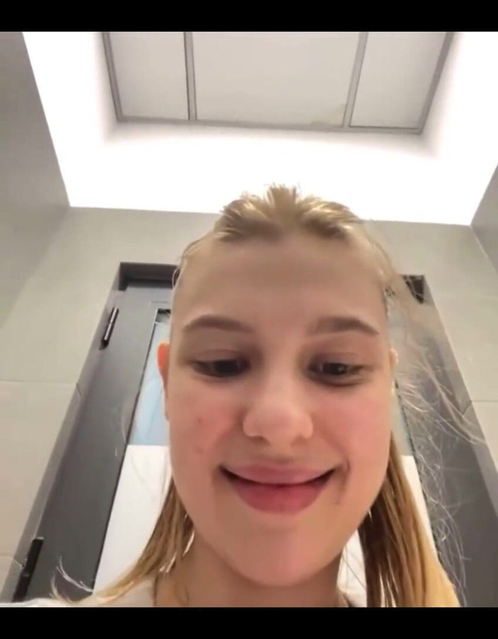 JuiceLussie: Tvrdá masturbace v tělocvičně