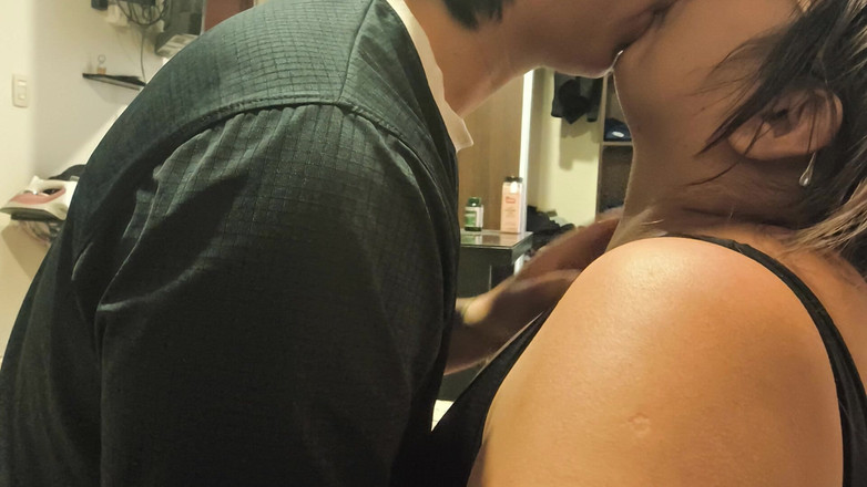 Moo DBOXXX: Make-out sezení se svobodnou macechou, Ona je bláznivá