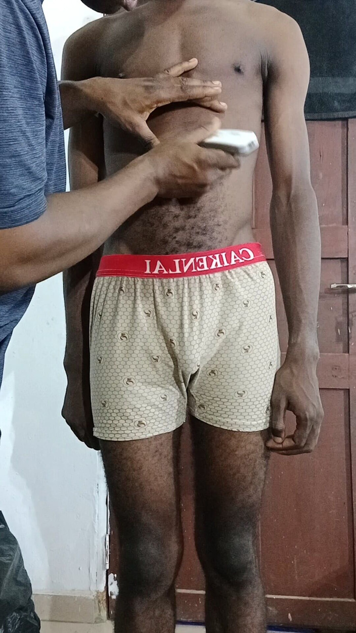 Enigmatic Buoy: Un twink hétéro demande à se raser et c’est arrivé