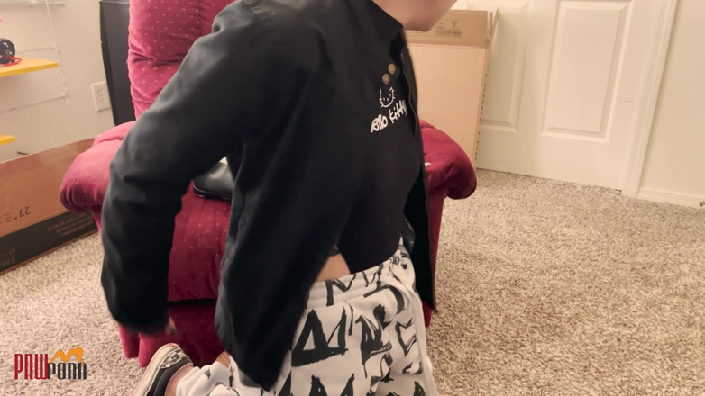 PNW Porn: Sucking Cock Swallowing Massive Load While Daddy Works