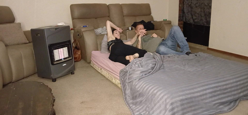 Bigjoefuckalott: 私の義理の妹と一緒に映画を見るのはクイックに変わります