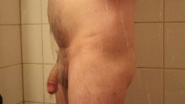 Uhri: 我好好地洗我的鸡巴和蛋蛋