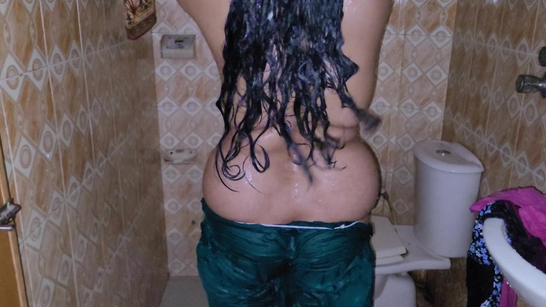 Tasnim Zara: Vykoupat se sama v koupelně je taková zábava