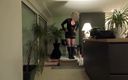 French femdom: Французька збочена випробовує свої нові військові чоботи і дає їй виснажену покірну сечу, напій, відео від першої особи