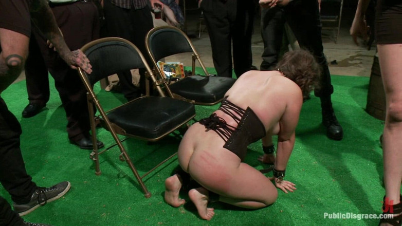 Public Disgrace by Kink: 펫 러브! 통통한 펫이 순종적인 창녀로 변해