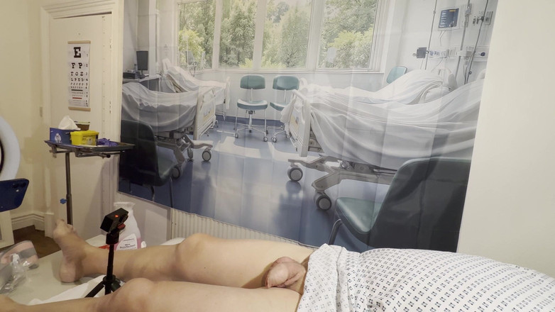 Aaexperiencesltd: Domina Satana speelt met naalden met Satana's butler!