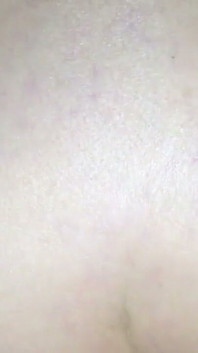 Une cougar mature lui demande de remplir son cul et il le fait.