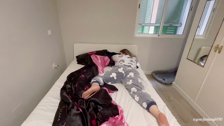 Your fantasy studio: Ранкові пукає в піжамі