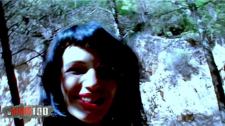 MMM100: Nina Roberts pornoster Nina Roberts gaat naakt in het bos