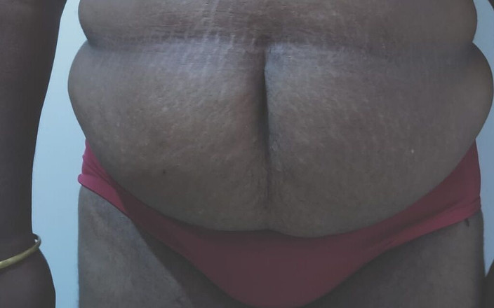 Bedroom: बड़े निपल्स वाली भारतीय खूबसूरत विशालकाय महिला खुद को छू रही है