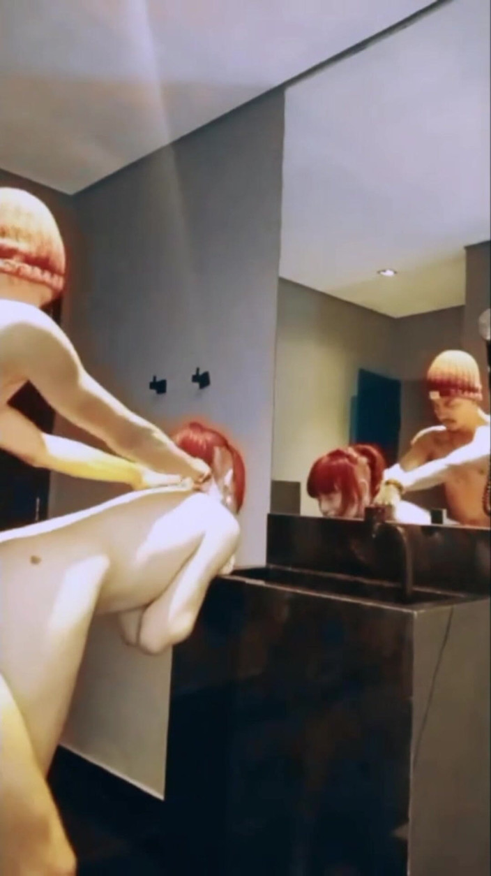 QroZne Studios: アナルシェイクオーガズムの赤毛PAWG