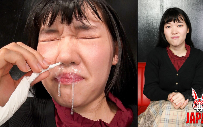 Japan Fetish Fusion: 高槻美香の鼻水がガラス皿に滴る...そして自分の口の中に。