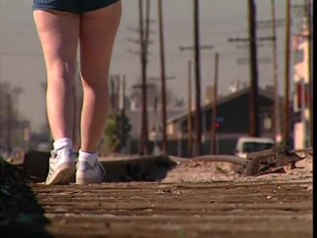 Teen Seduction: Amcığı pirsingli muhteşem genç kız düzgün bir şekilde sikiliyor