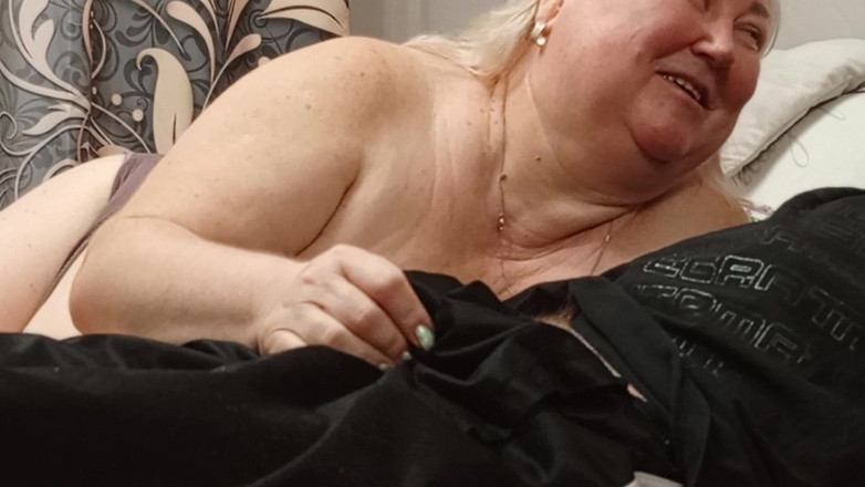 Zona901: La matrigna succhia il cazzo per ottenere un altro lotto...