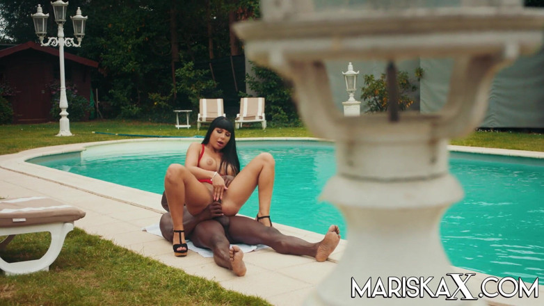 Mariska x: BBC creampie for Valentina Ricci