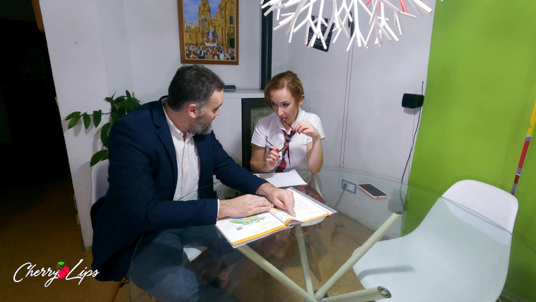 Cherry Lips: शरारती कॉलेज गर्ल अपने टीचर को बहकाती और सवारी करती है - Cherry lips 4k