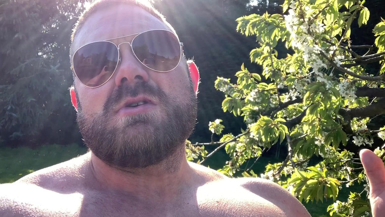 Jack stacked: Je fume mon Cigarettes à l’extérieur pendant la chaleur estivale