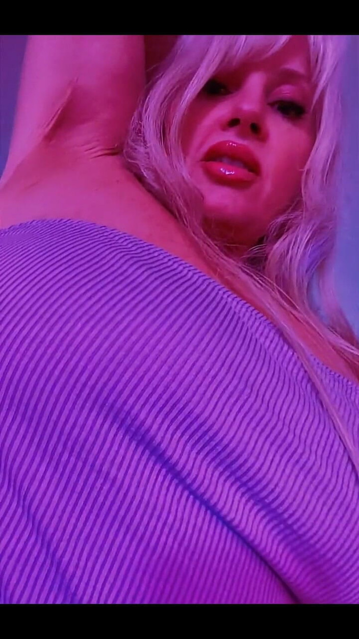 PaintedRose: ¿Quieres tocarme aquí?