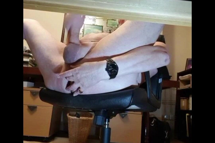 Alan in London studio: Encore une branlette en POV 2