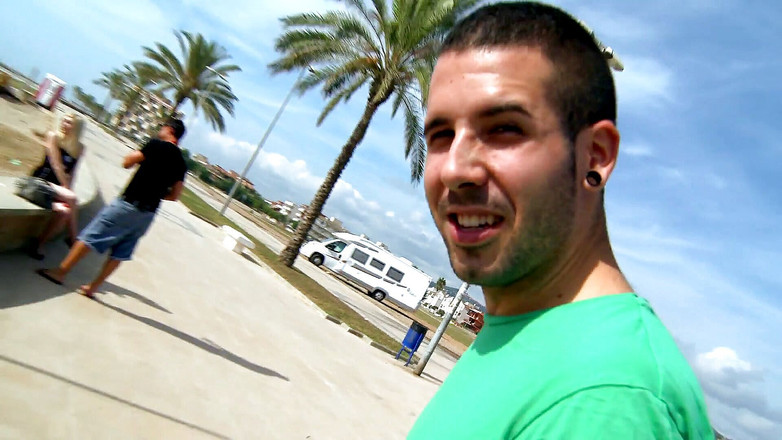 Horny Two really wet MILFs: 女の子の素敵な厄介なスリットは、巨大なペッカーバンプのために大きく開いて待っています