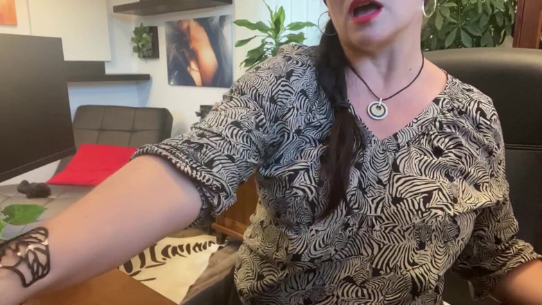 Tanja Tachee: Fucking until the pussy squirts - sex with the monster dildo