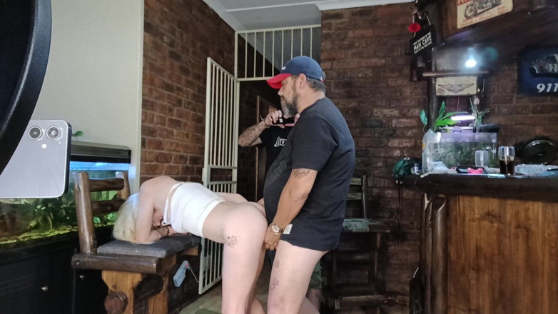 Bigjoefuckalott: Zwei Alte Männer in Einer Blondine