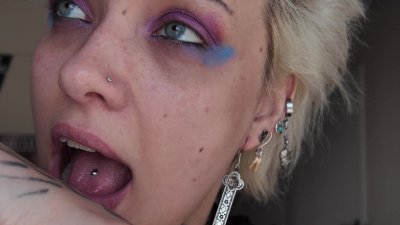 Glitterqueen1999: 4k - reuzin penectomie - kleine man in mijn eten