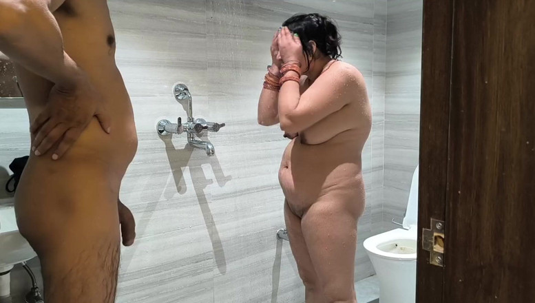 pujaprem: Baise sous la douche