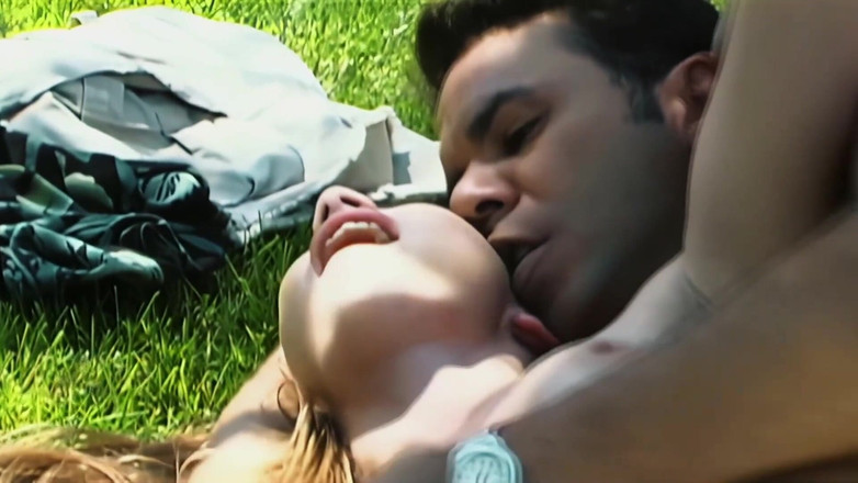 FapFlare: Aurora Snow dostane venku plný hrdlo a výstřik na obličej