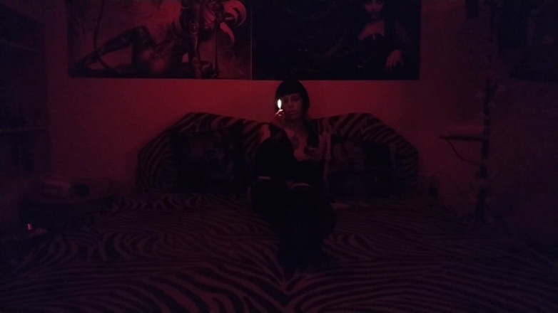 Beth Kinky: Goth pyromaniac 01