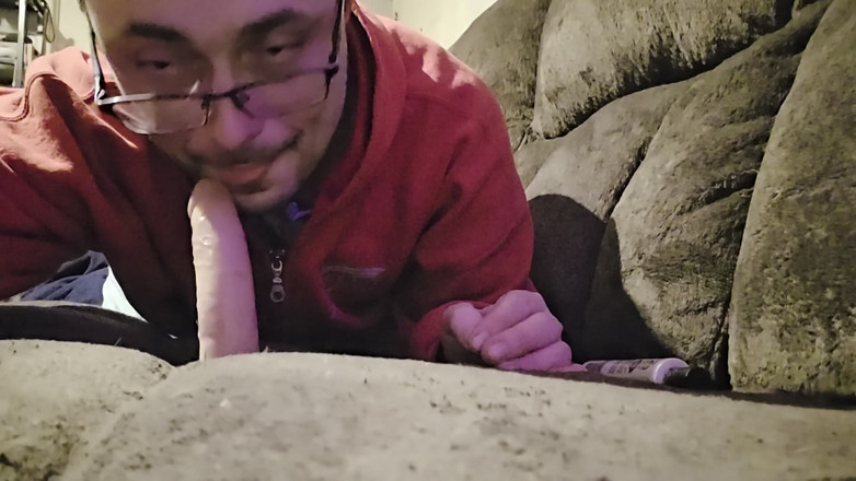 Little Donovan: Ich blase meinen dildo