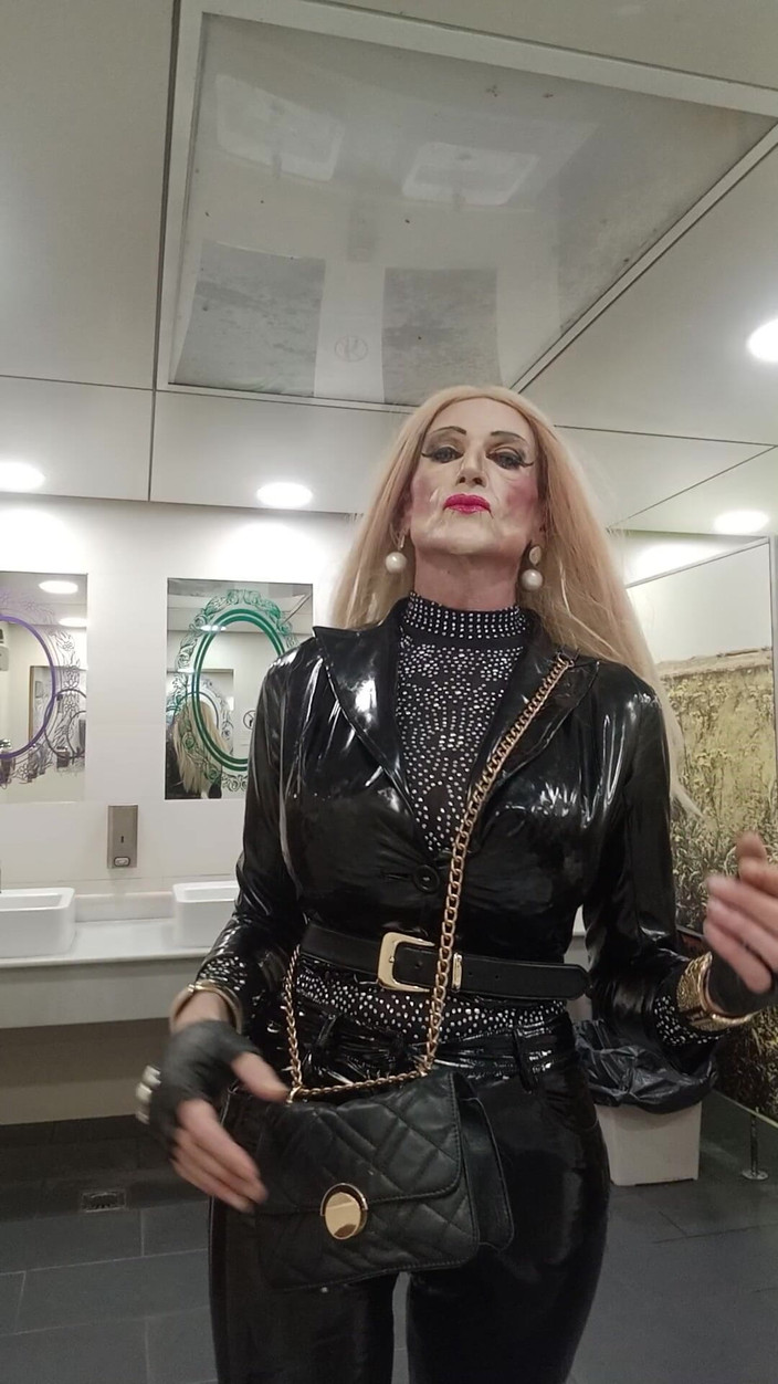 Tatiana Zorrita: 비닐