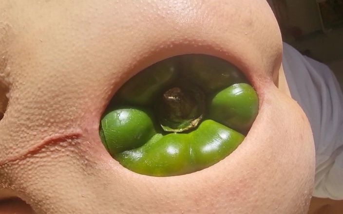 Giantasshole: Enorme pimienta en mi culo streched