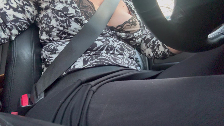 Step Mommy: Elegancka dojrzała żona jeździ rano w drodze do biura