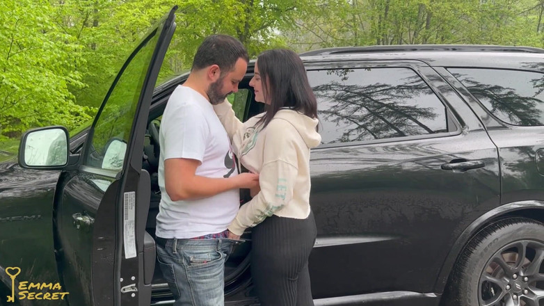 Emma Secret: 히치하이커 따먹기! 차에서 따먹기!