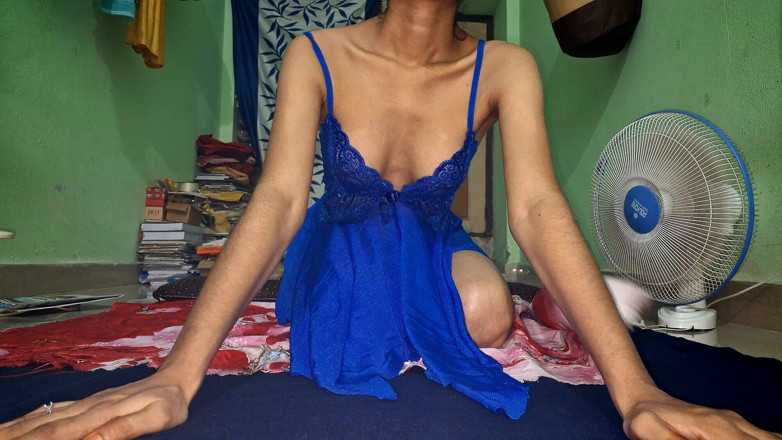 Sexy chinni: Heet neuken van vriendin sexy lichaam hard op zijn hondjes...