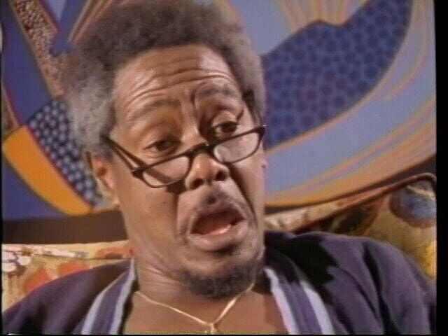 Old Good Porn: 섹시한 갈색 머리의 머리를 따먹고 보지를 뚫는 거대한 자지의 남자